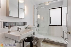 Shower room- click for photo gallery
